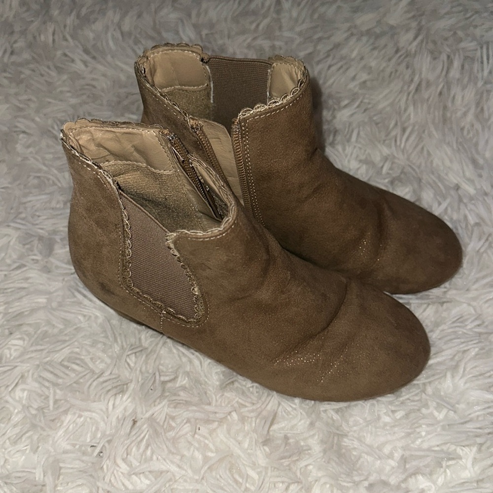 Brown kids boots